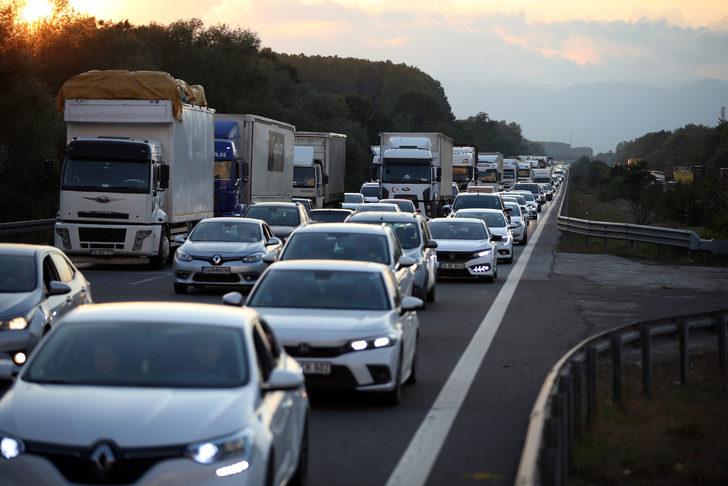 Anadolu Otoyolunun bazı kesimlerinde bakım onarım çalışmaları yapılıyor G5