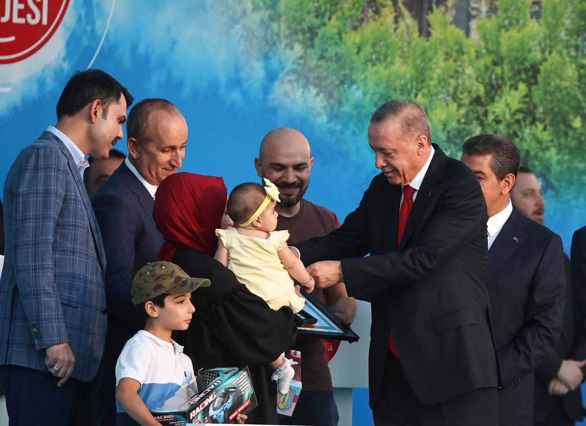 Cumhurbaşkanı Erdoğan, B&uuml;y&uuml;k İstanbul D&ouml;n&uuml;ş&uuml;m&uuml; Esenler İlk Etap Teslim T&ouml;reni'nde konuştu: (2)