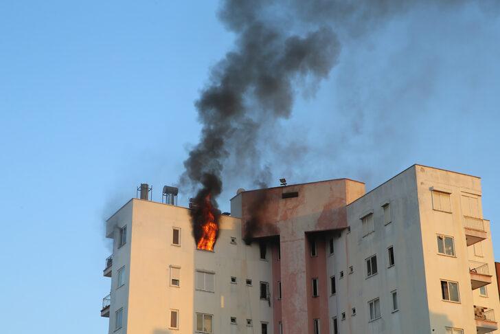 Antalya'da yangında evlerinde mahsur kalan 3 kişi kurtarıldı G2