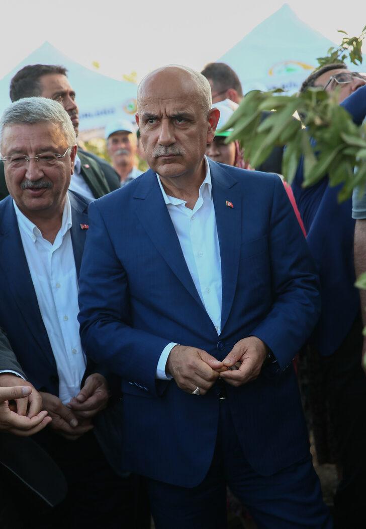 Tarım ve Orman Bakanı Kirişci, İzmir'de badem hasadına katıldı G5