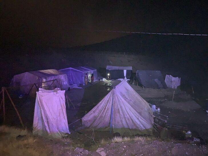 Malatya'da sağanak nedeniyle tarım işçilerinin çadırlarını su bastı G2