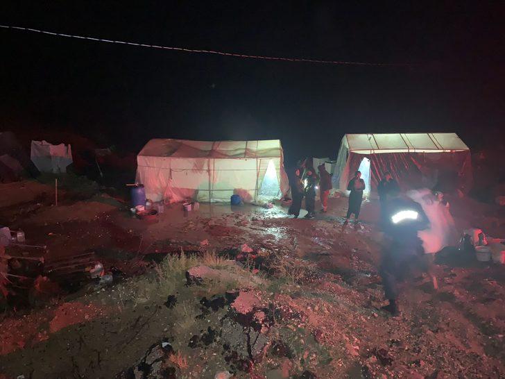 Malatya'da sağanak nedeniyle tarım işçilerinin çadırlarını su bastı G3