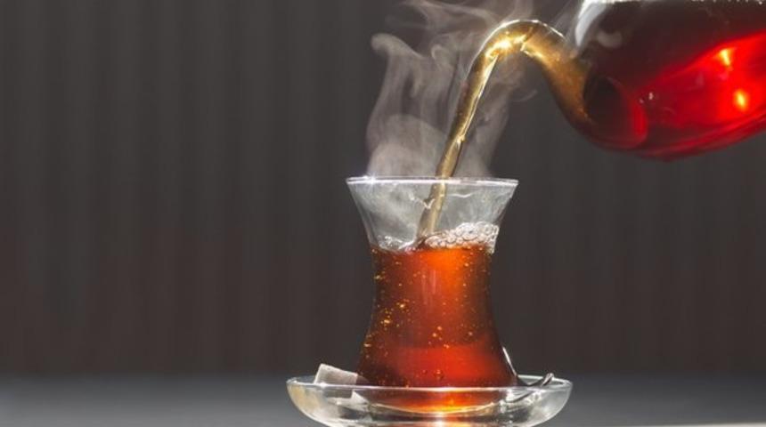 Çayı sakın böyle içmeyin! Kanser riskini 5 kat artırıyor
