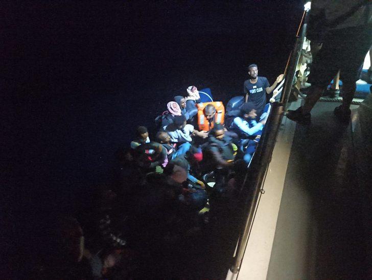 İzmir açıklarında 208 düzensiz göçmen yakalandı G2