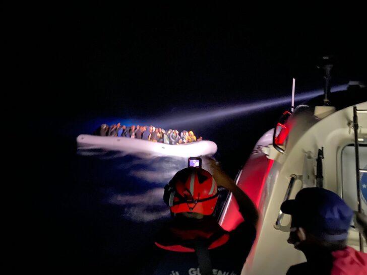 İzmir açıklarında 208 düzensiz göçmen yakalandı G3