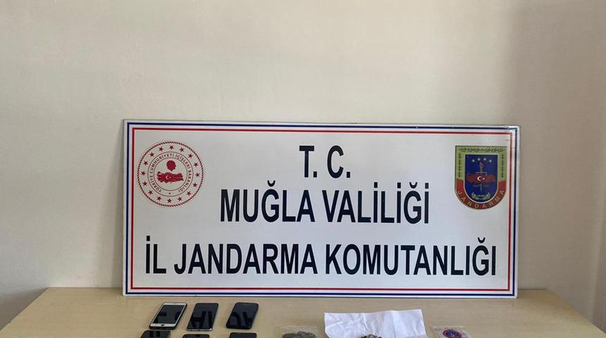 Kiraladıkları villada "uyuşturucu partisi" düzenlediler! Jandarma operasyonuyla yakalandılar