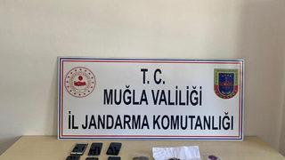 Kiraladıkları villada uyuşturucu partisi düzenlediler! Jandarma operasyonuyla yakalandılar