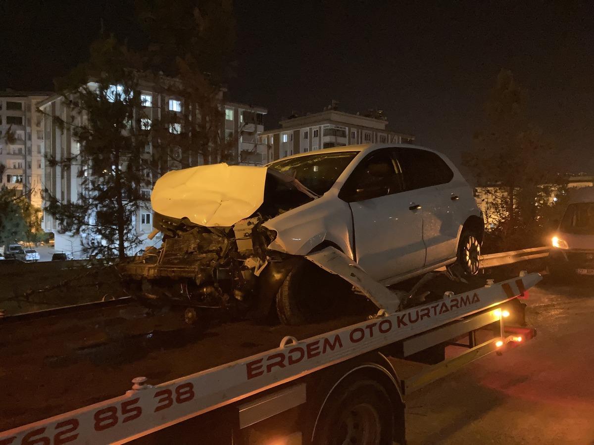 Gaziantep'te 3 aracın karıştığı kazada 5 kişi yaralandı