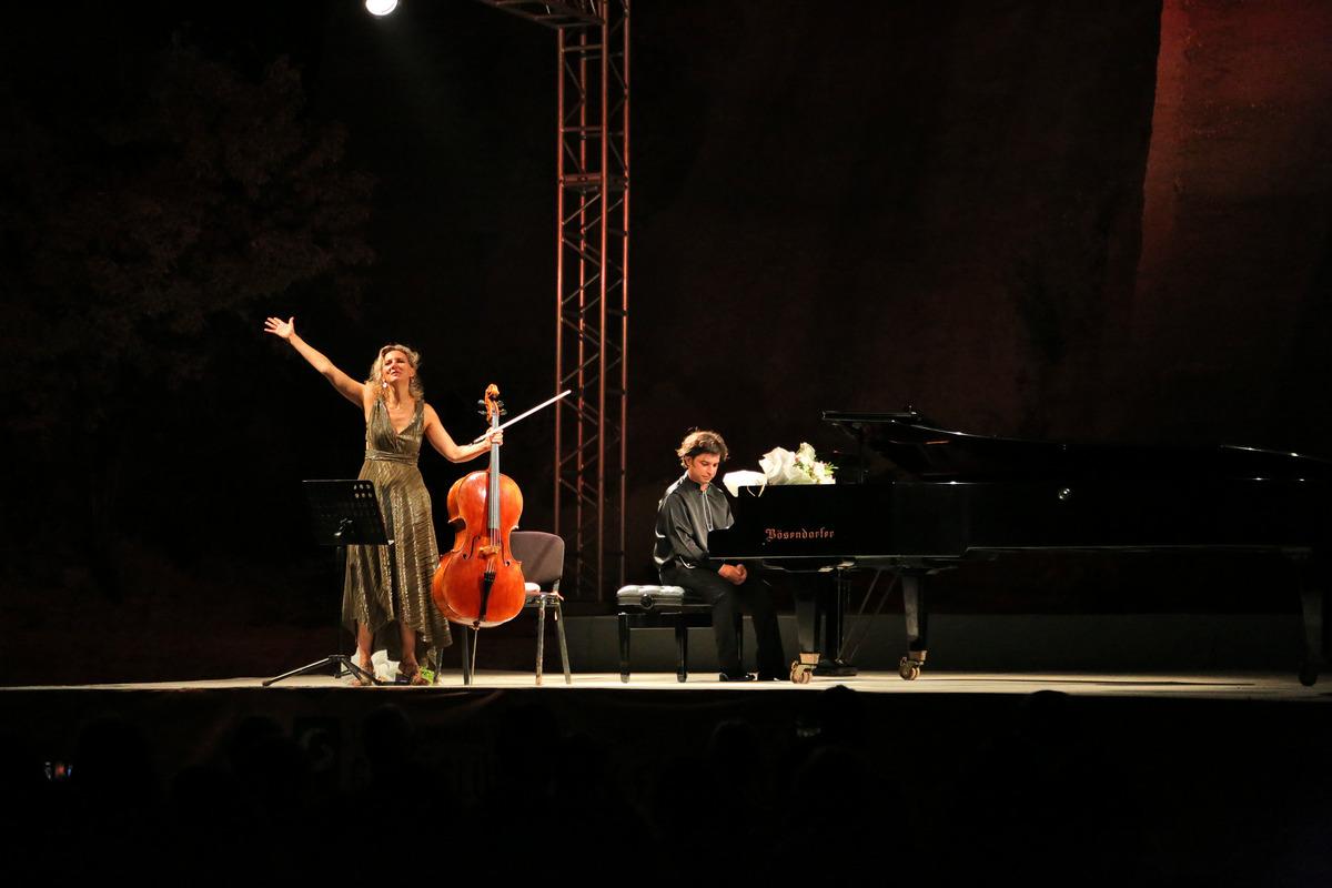 19. Uluslararası G&uuml;m&uuml;şl&uuml;k M&uuml;zik Festivali'nde Ophelie Gaillard ve Atakan Sarı konser verdi