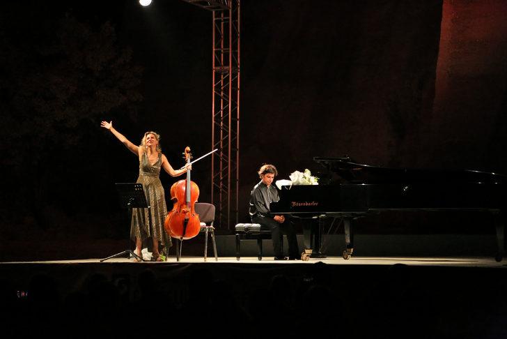 19. Uluslararası Gümüşlük Müzik Festivali'nde Ophelie Gaillard ve Atakan Sarı konser verdi G1