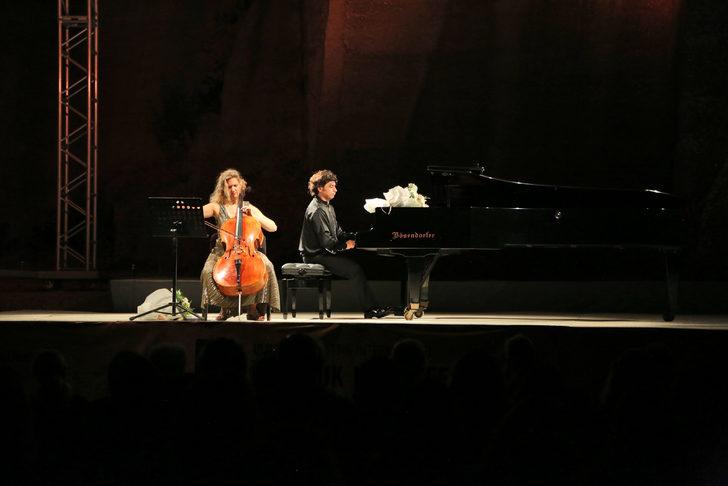 19. Uluslararası Gümüşlük Müzik Festivali'nde Ophelie Gaillard ve Atakan Sarı konser verdi G3