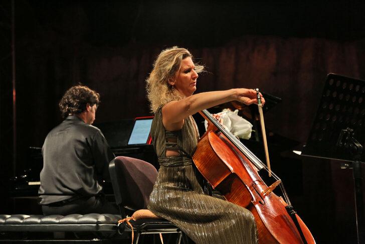 19. Uluslararası Gümüşlük Müzik Festivali'nde Ophelie Gaillard ve Atakan Sarı konser verdi G5