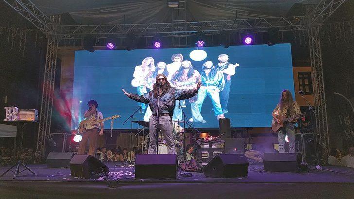 Bursa'da Retrobüs grubu konser verdi G1