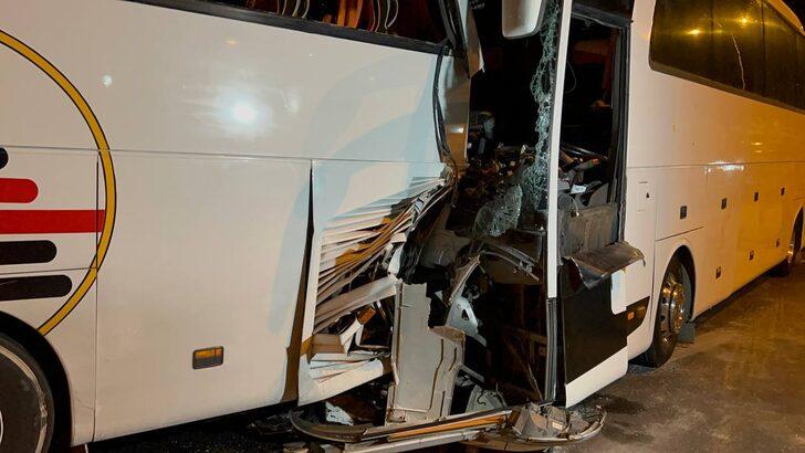 Antalya'da 2 otobüsün karıştığı kazada 2’si ağır 25 kişi yaralandı G1