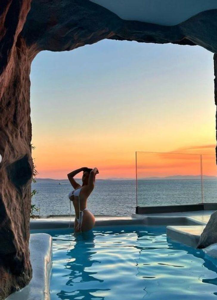 Demi Rose yine yaptı yapacağını... Beyaz bikinisinin iplerini çözüp... G2