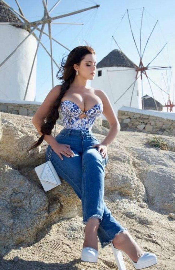 Demi Rose yine yaptı yapacağını... Beyaz bikinisinin iplerini çözüp... G4