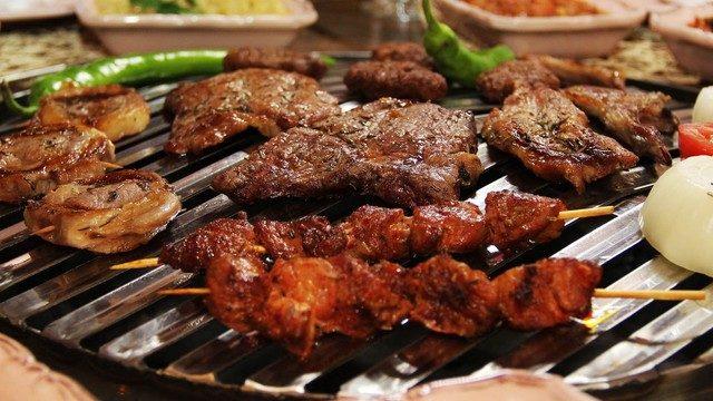 Mangaldaki son pirzola göz çıkardı