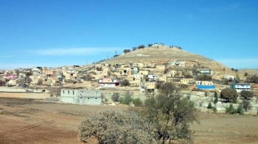 Köy basan PKK eski muhtarı öldürdü, patlamada 8 asker yaralandı