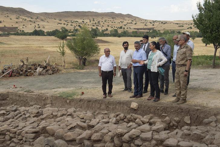 Tunceli Valisi Özkan, Tozkoparan Höyüğü'ndeki kazı çalışmalarını inceledi G2