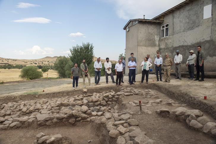 Tunceli Valisi Özkan, Tozkoparan Höyüğü'ndeki kazı çalışmalarını inceledi G3
