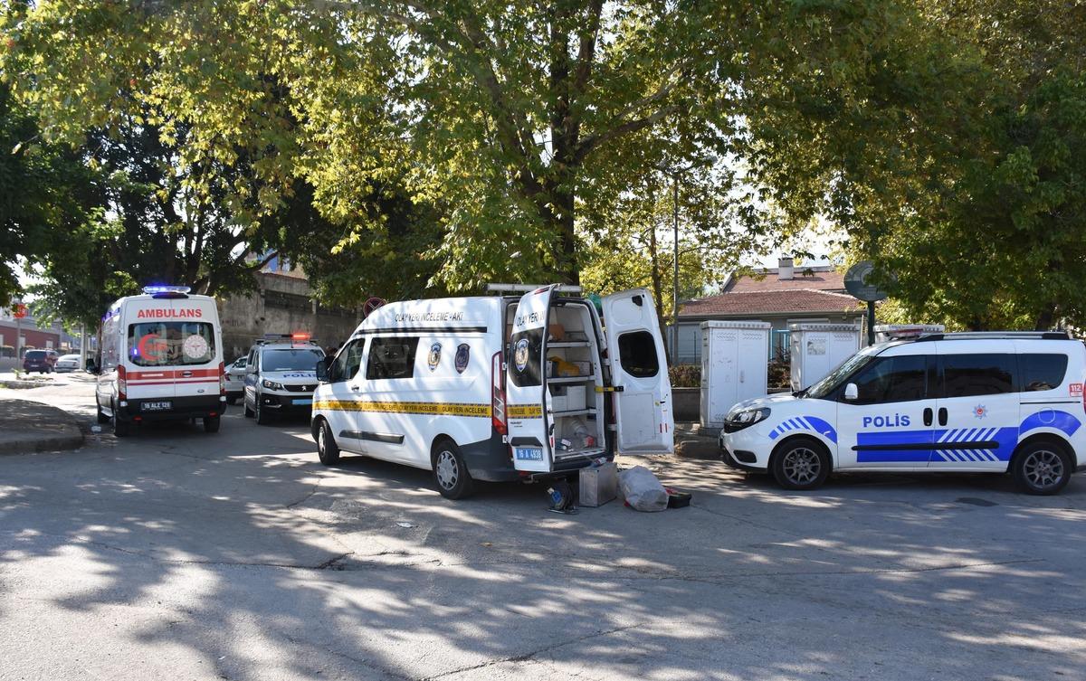 Bursa'da kaldırımda erkek cesedi bulundu