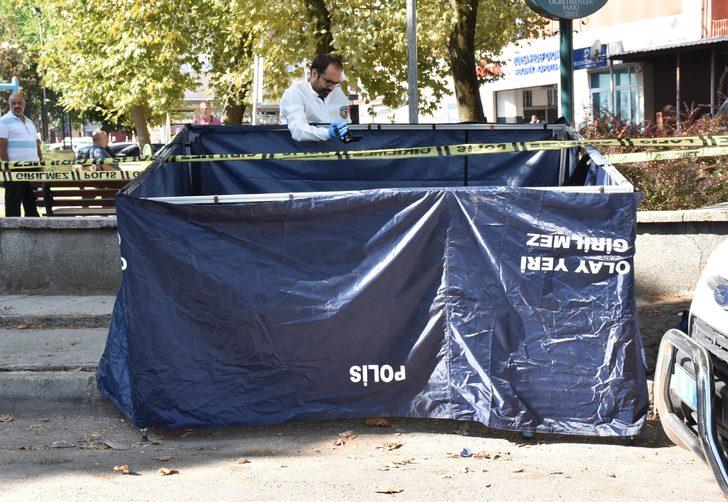 Bursa'da kaldırımda erkek cesedi bulundu G3