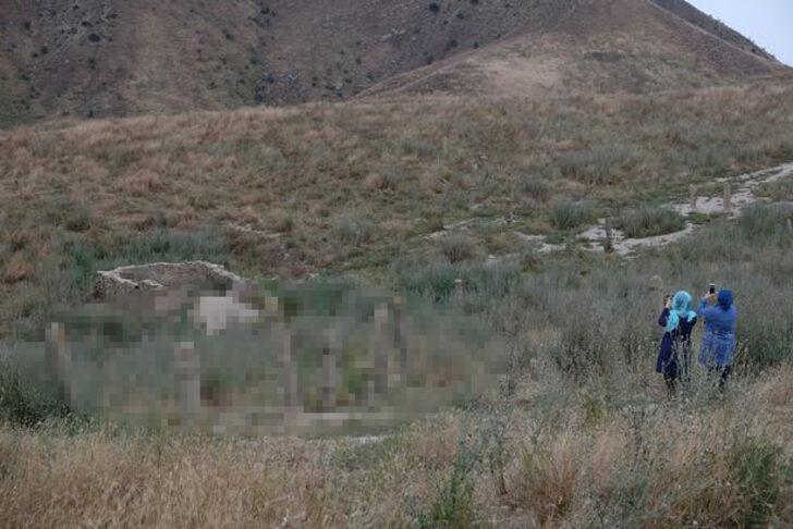 Bu mezarlık tartışma yaratıyor! Kadın ve erkek cinsel organlarına benzeyen mezar taşları sosyal medyada gündem oldu G2