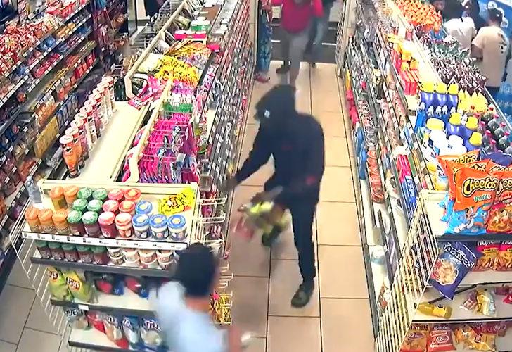 Böyle yağma görülmedi! Market çalışanları neye uğradığını şaşırdı: Akılalmaz görüntüler G2