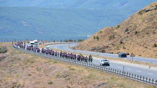 Bisiklet tutkunları Van Gölü kıyılarını temizledi