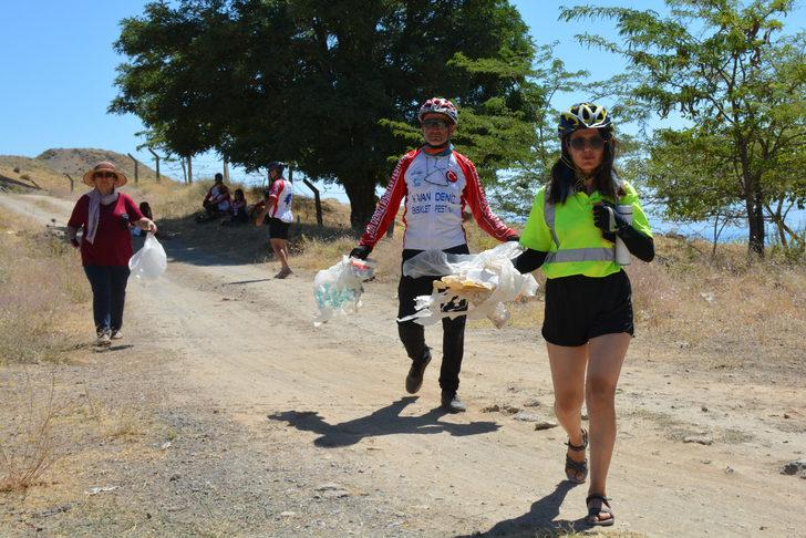 Bisiklet tutkunları Van Gölü kıyılarını temizledi G4