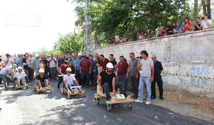 Adana'da el yapımı tahta araçlar yarıştı G3