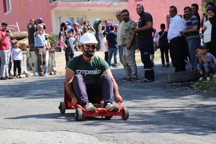 Adana'da el yapımı tahta araçlar yarıştı G5