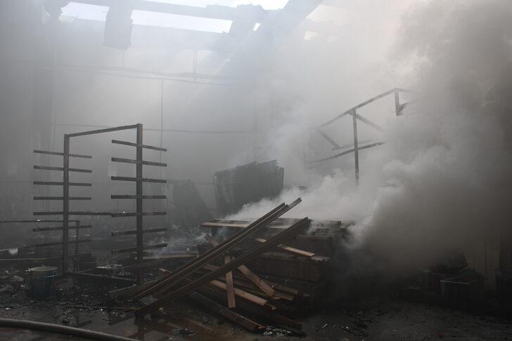 Sivas'ta mobilya fabrikasında çıkan yangın söndürüldü G3