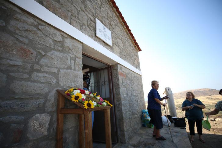 Gökçeada'daki Aziz Trifonos Kilisesi'nde ayin düzenlendi G2