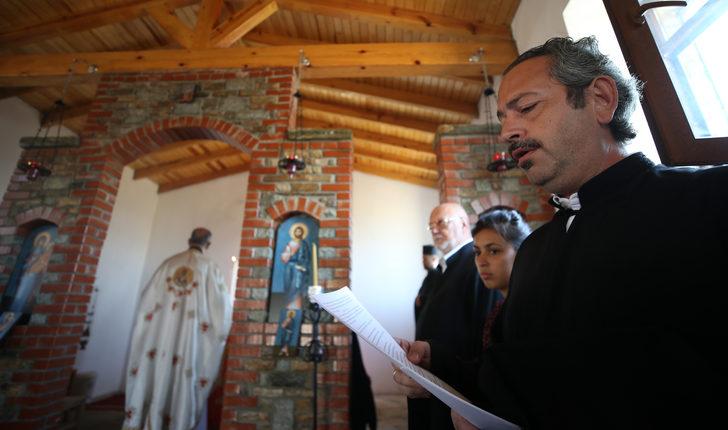 Gökçeada'daki Aziz Trifonos Kilisesi'nde ayin düzenlendi G3