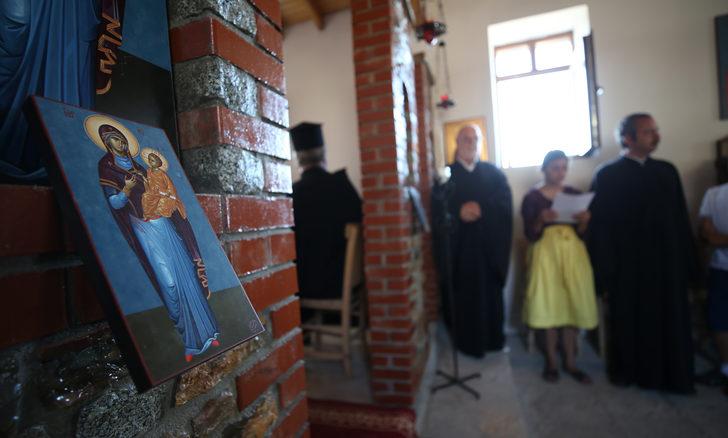 Gökçeada'daki Aziz Trifonos Kilisesi'nde ayin düzenlendi G4