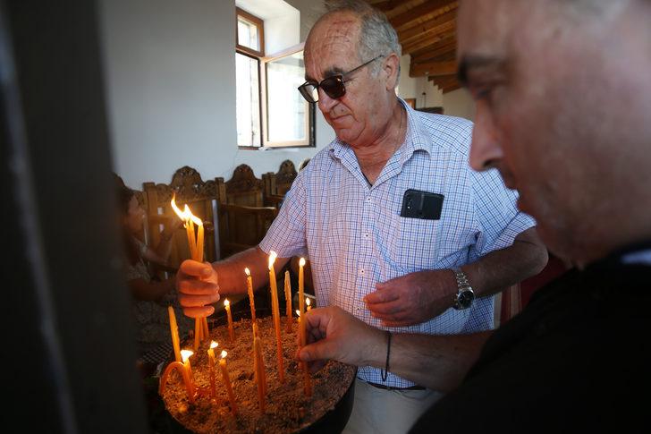 Gökçeada'daki Aziz Trifonos Kilisesi'nde ayin düzenlendi G5