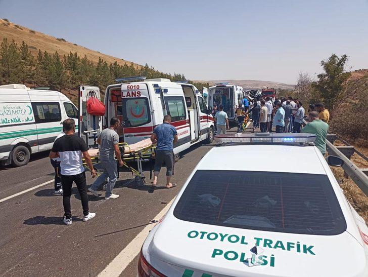 Gaziantep'teki trafik kazasında ilk belirlemelere göre 2 kişi öldü, 10 kişi yaralandı G1