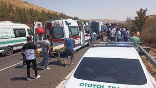 Gaziantep'teki trafik kazasında ilk belirlemelere göre 2 kişi öldü, 10 kişi yaralandı