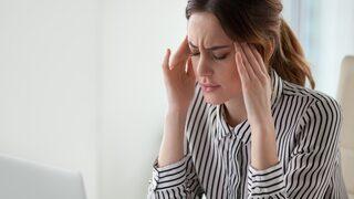 Migreni olanlar asla tüketmemeli! İşte migren ve baş ağrısını tetikleyen besinler