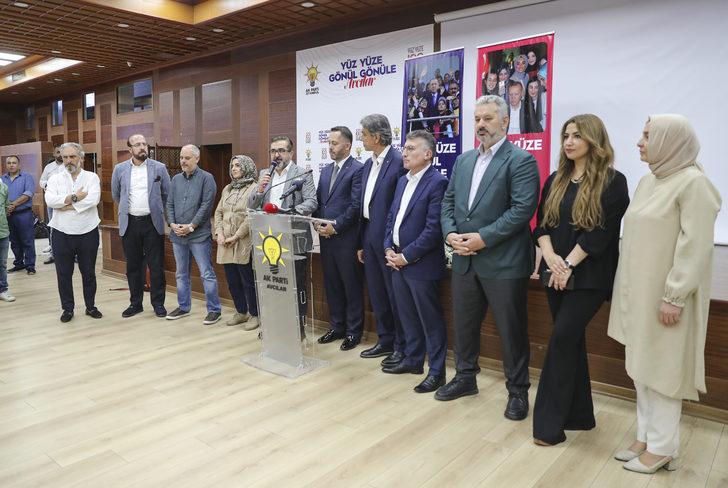 AK Parti milletvekilleri Avcılar'da partililerle bir araya geldi G3