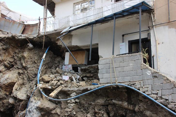 Hakkari'de temel kazısı sırasında mutfak duvarı yıkılan bina mühürlendi G3