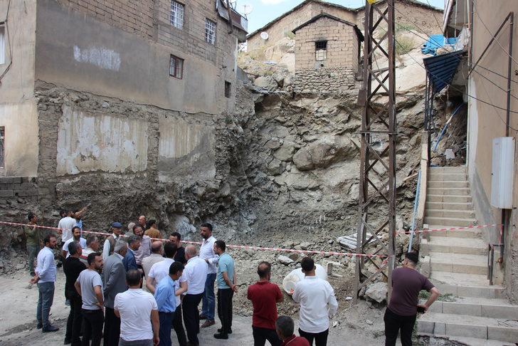 Hakkari'de temel kazısı sırasında mutfak duvarı yıkılan bina mühürlendi G4