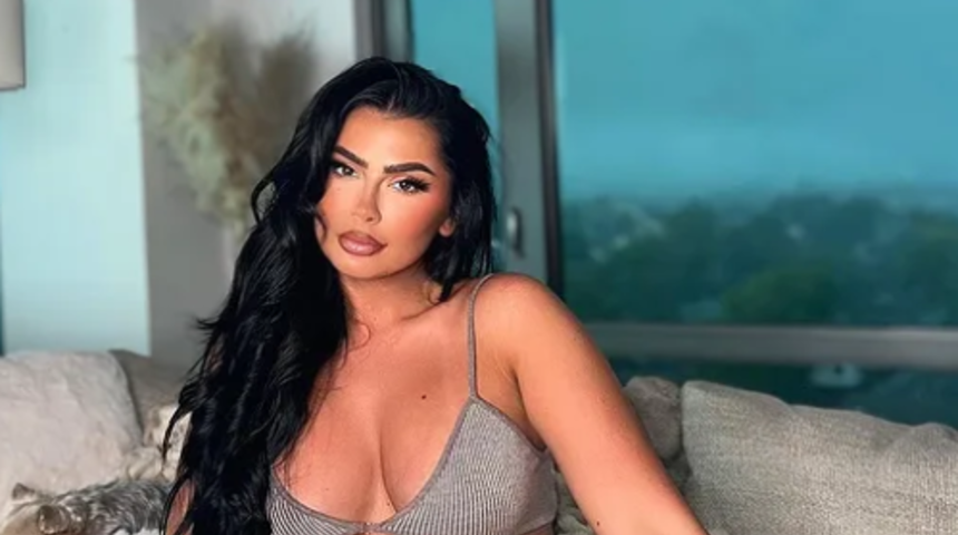 Sosyal medya fenomeni sınırları aştı! İç çamaşırsız paylaşımı nefesleri kesti