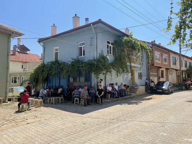 Lösemi nedeniyle yaşamını yitiren doktorun cenazesi Konya'da toprağa verildi G1