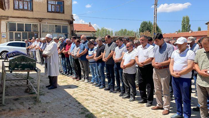 Lösemi nedeniyle yaşamını yitiren doktorun cenazesi Konya'da toprağa verildi G4