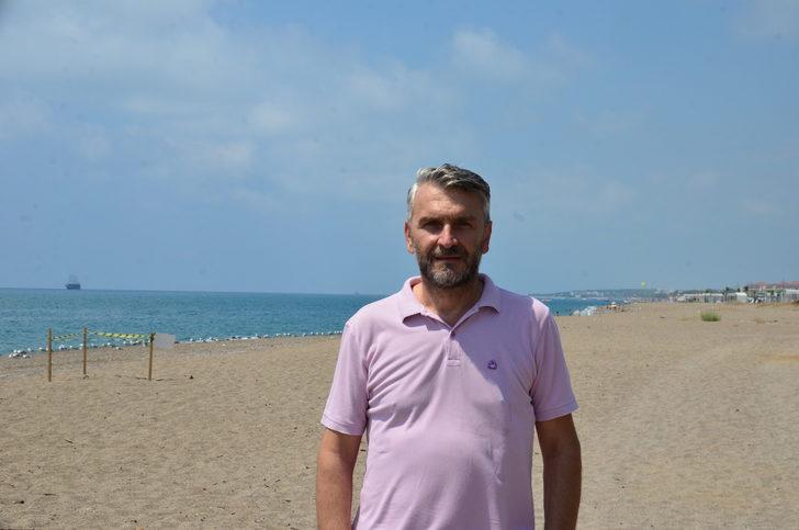 Antalya'da deniz yerine caddeye yönelen caretta carettalar telef oldu G4