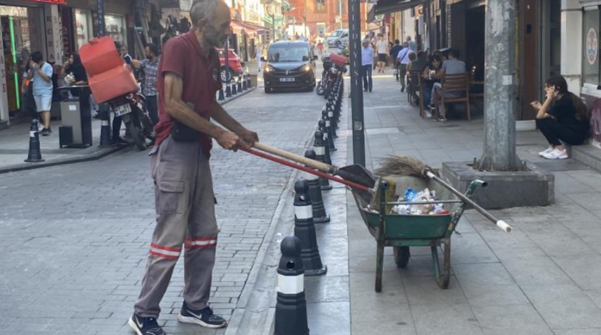 Zonguldaklı temizlik işçisi dört öğrenciye burs veriyor! 'Kefenin cebi yok'
