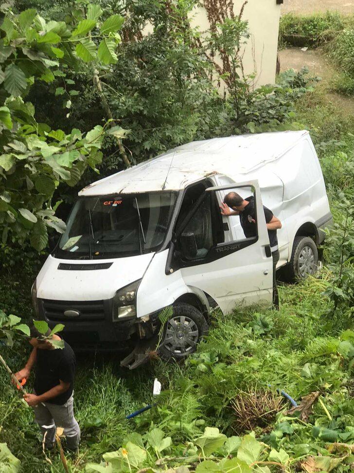 Turistleri taşıyan midibüsün devrildiği kazada 3'ü ağır 24 kişi yaralandı G5