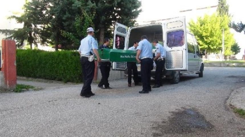 Polis memuru evinde intihar etti